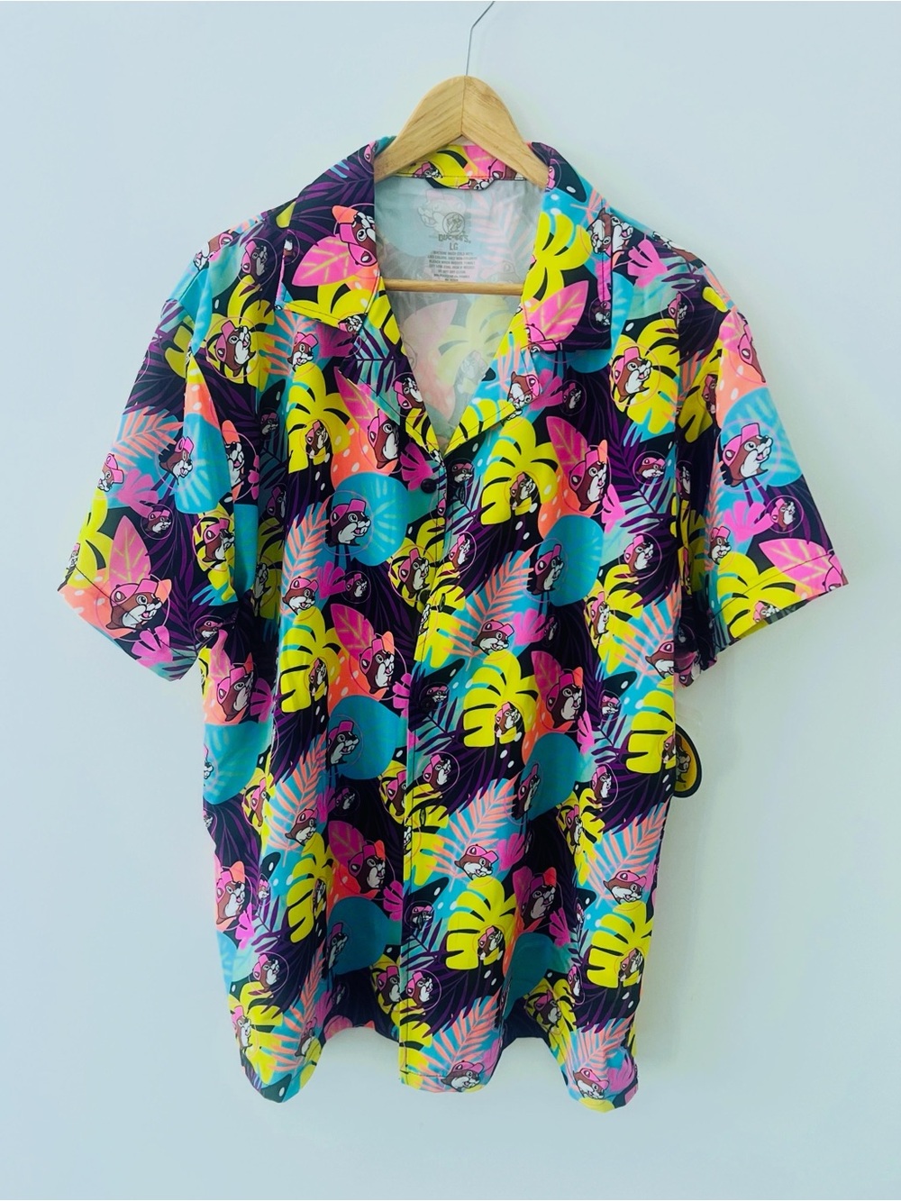 NWT Buc-ee’s Men’s Hawaiian Beach Top